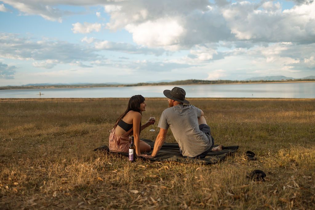 Lake Keepit picnic - romantic