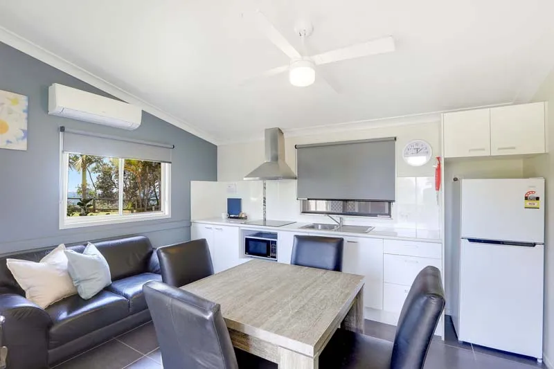 Nambucca Heads - Standard Cabin - Sleeps 4 - Dinin