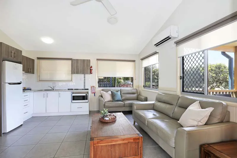 Urunga - Deluxe Cabin - Sleeps 5 - Dog Friendly - 