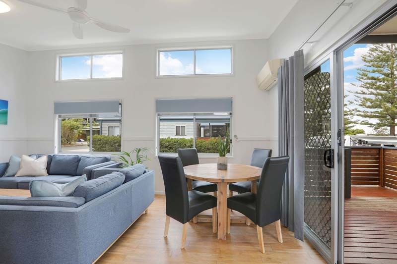 Forster Beach - Superior Cabin - Sleep 4 - Dining