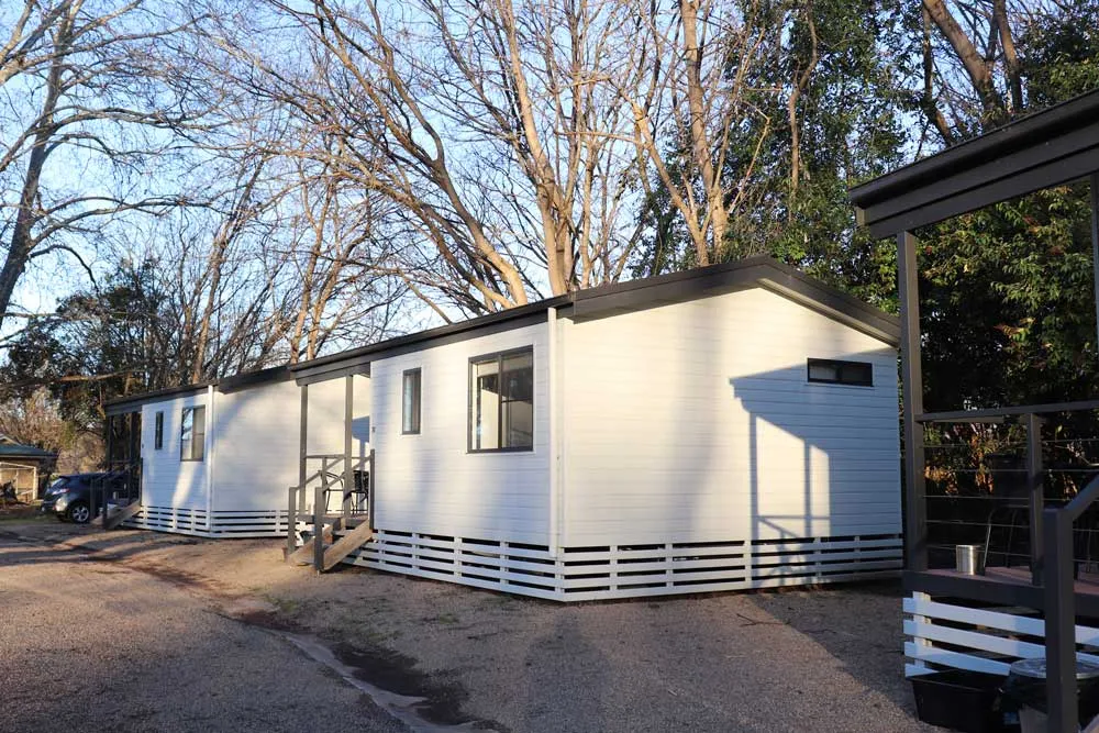 Tumut River Premium 2 bedroom cabin - exterior 2