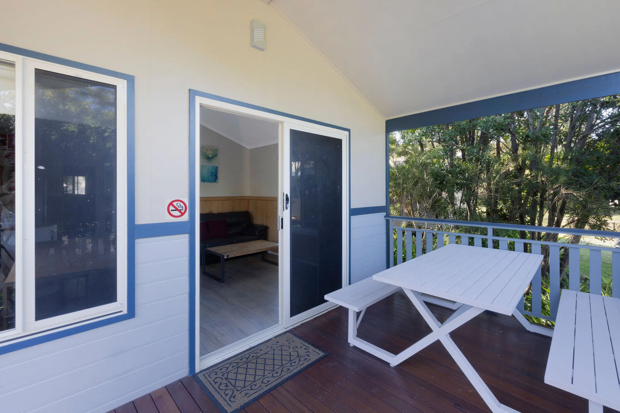 Mylestom - Deluxe Cabin - Sleeps 6 - Verandah