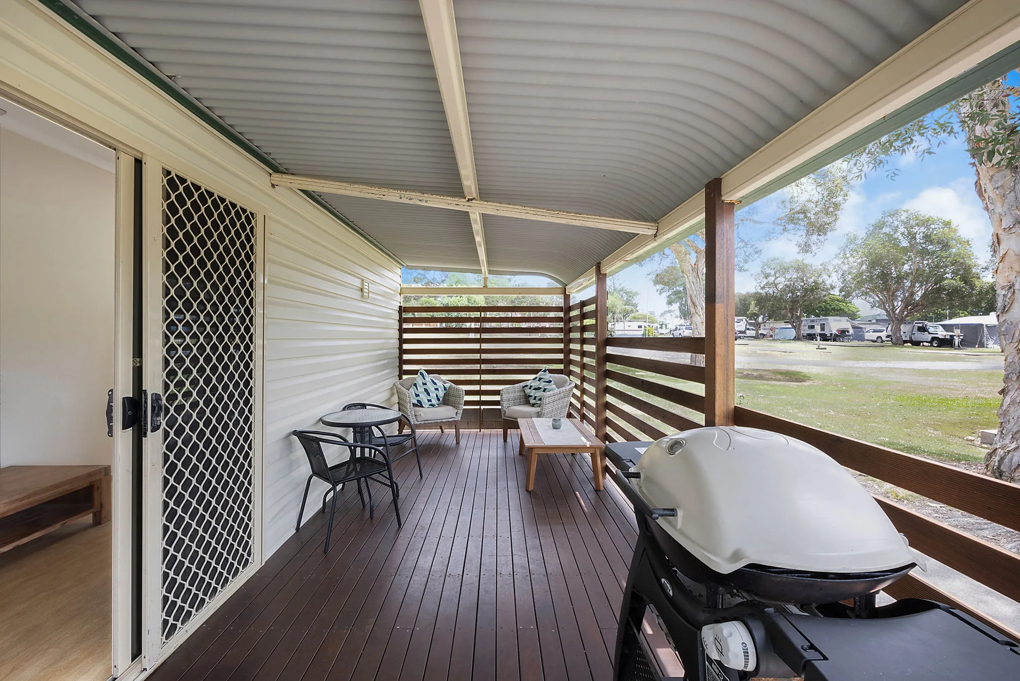 Evans Head - Deluxe Cabin - Sleeps 2 - Verandah & 