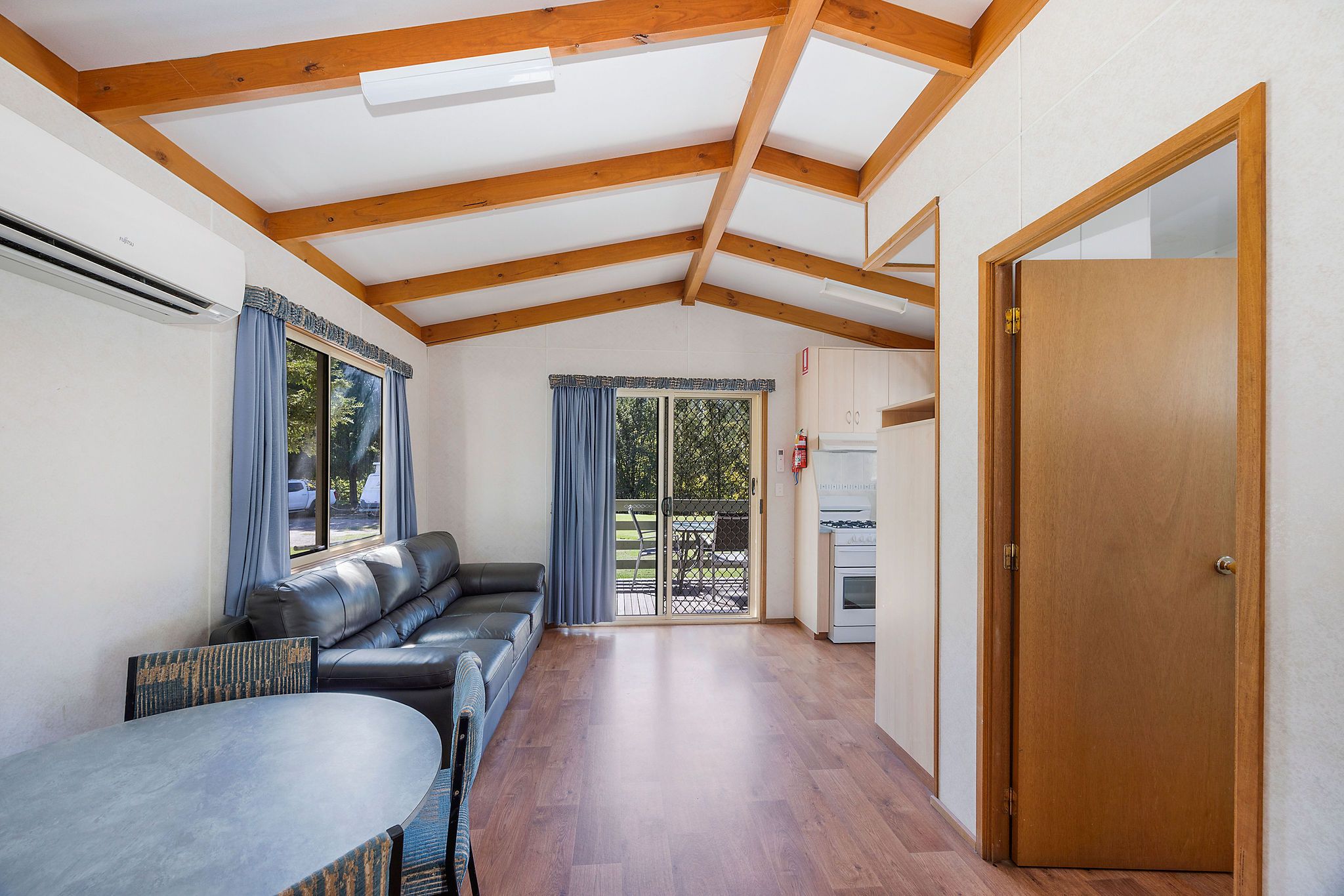 Tumut Standard Cabin - Sleeps 5 - Jayco - dining lounge