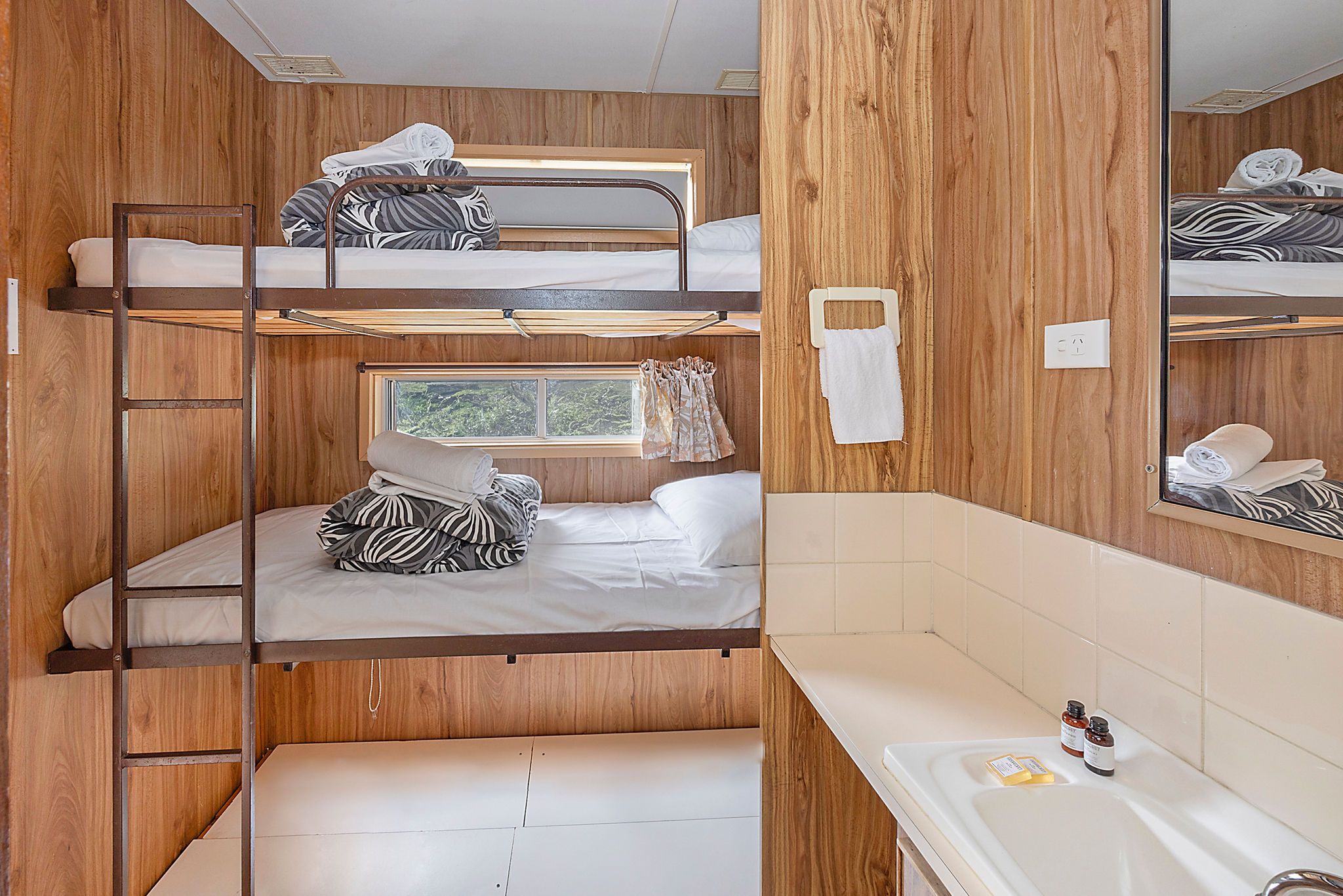 Eden - Economy Cabin - Sleeps 4 - Bunks
