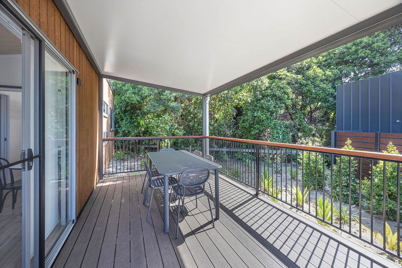 Scotts Head tiny home  - 4 person verandah