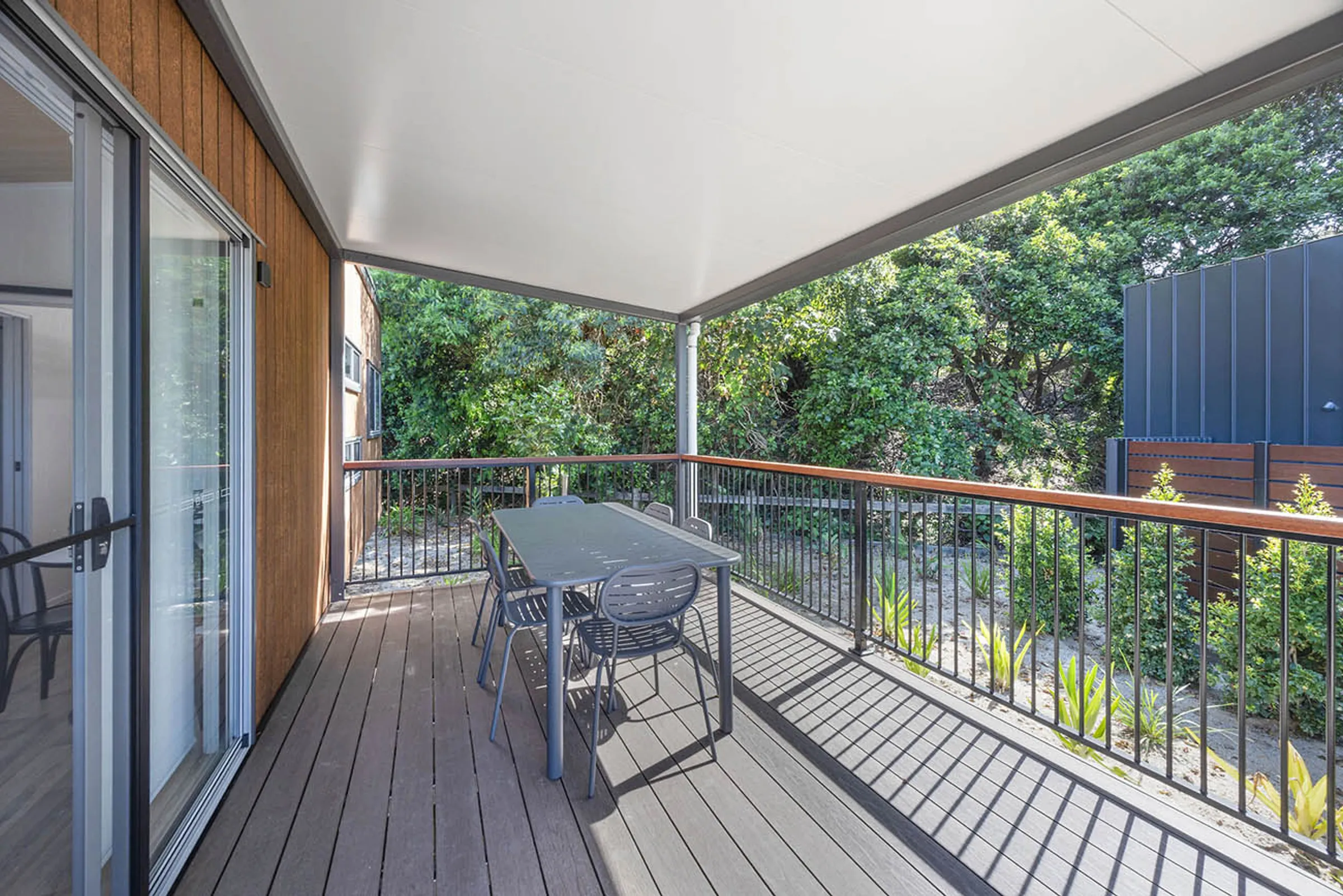 Scotts Head tiny home - 4 person verandah