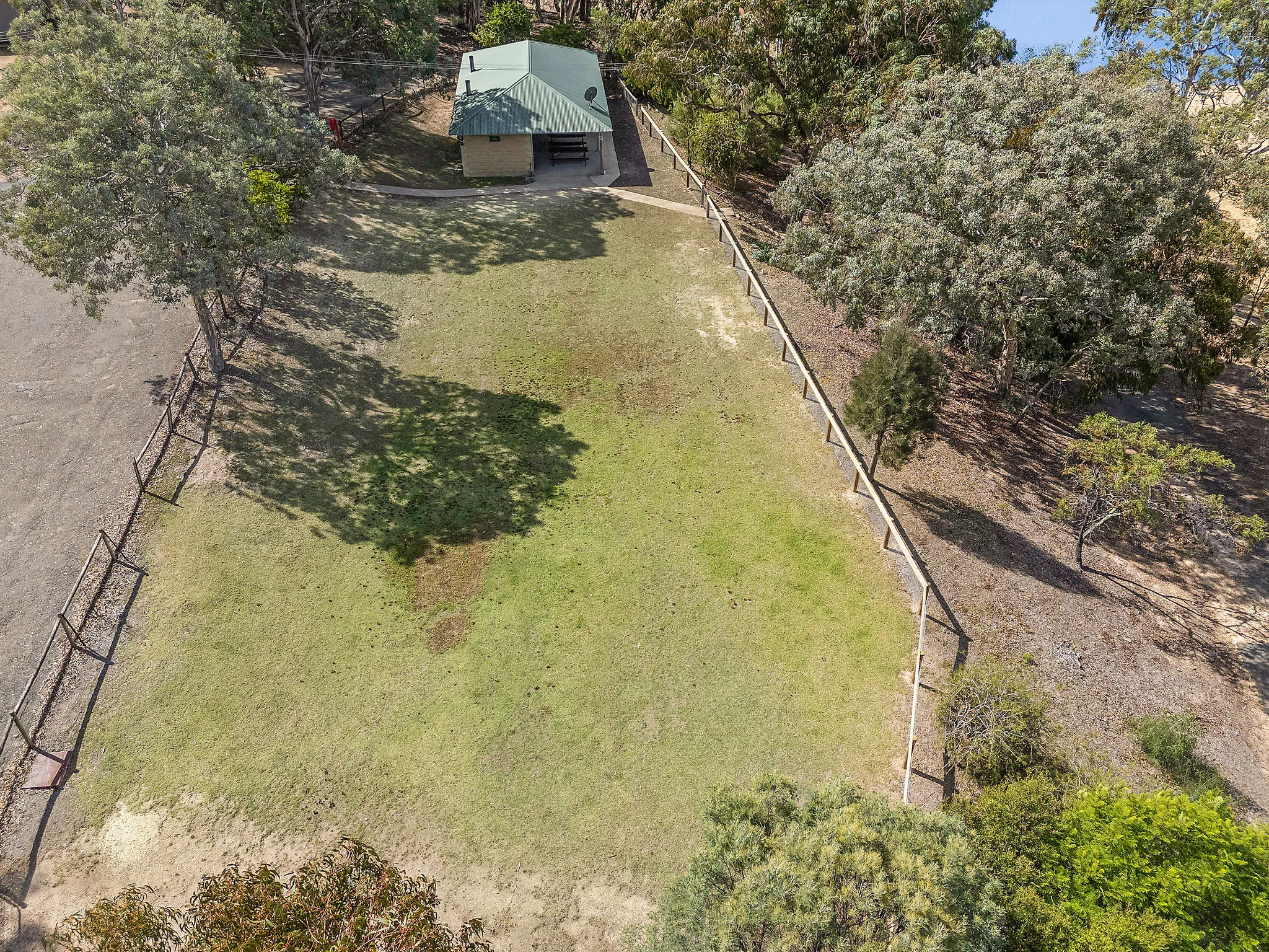 Burrinjuck - Browns Picnic Area - fenced