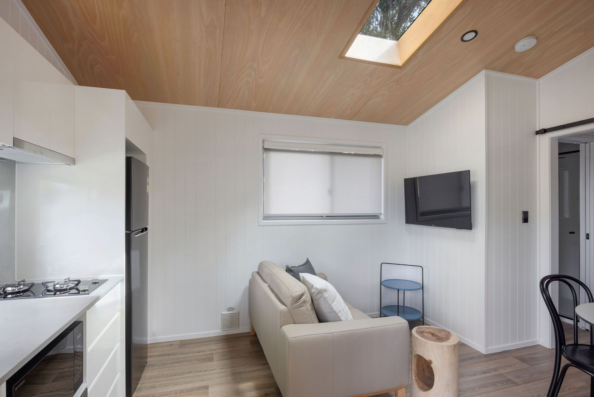 Lennox Head - tiny home sleeps 4 - open plan living