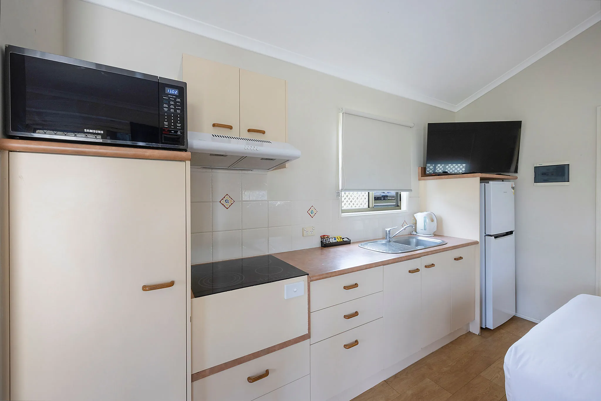 Evans Head - Economy Cabin - Sleeps 4 - Kitchen