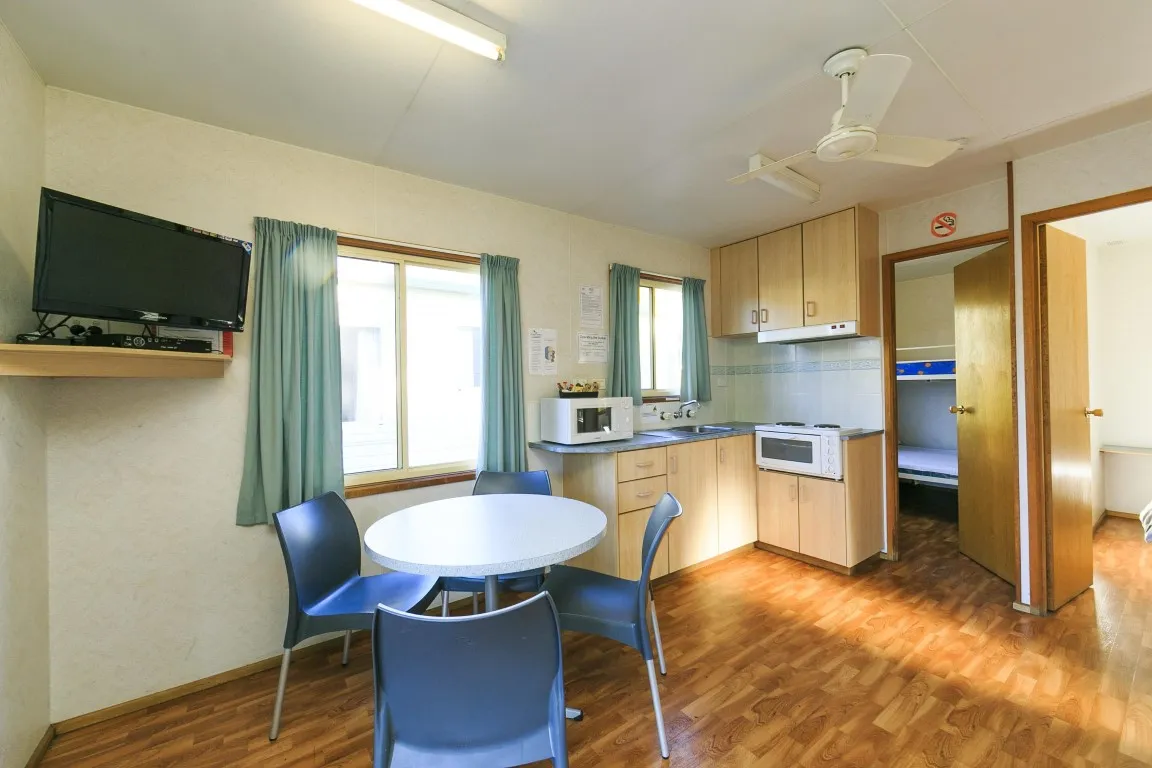 Burrinjuck Water - Economy Cabin - Sleeps 5 - Ensu