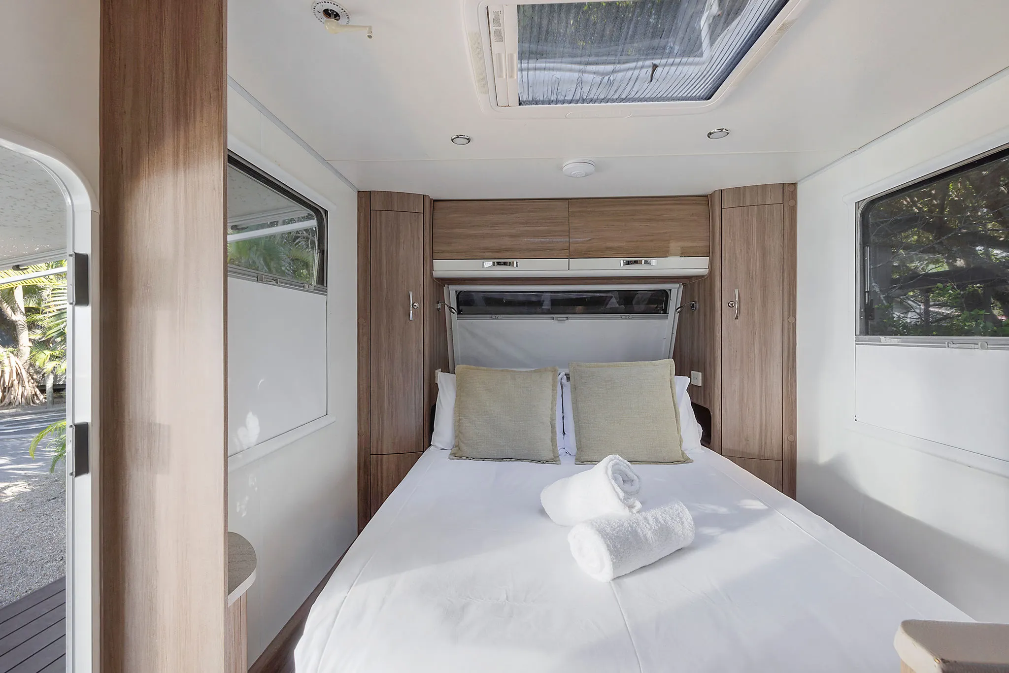 Jayco Silverline sleeps 4 - bedroom