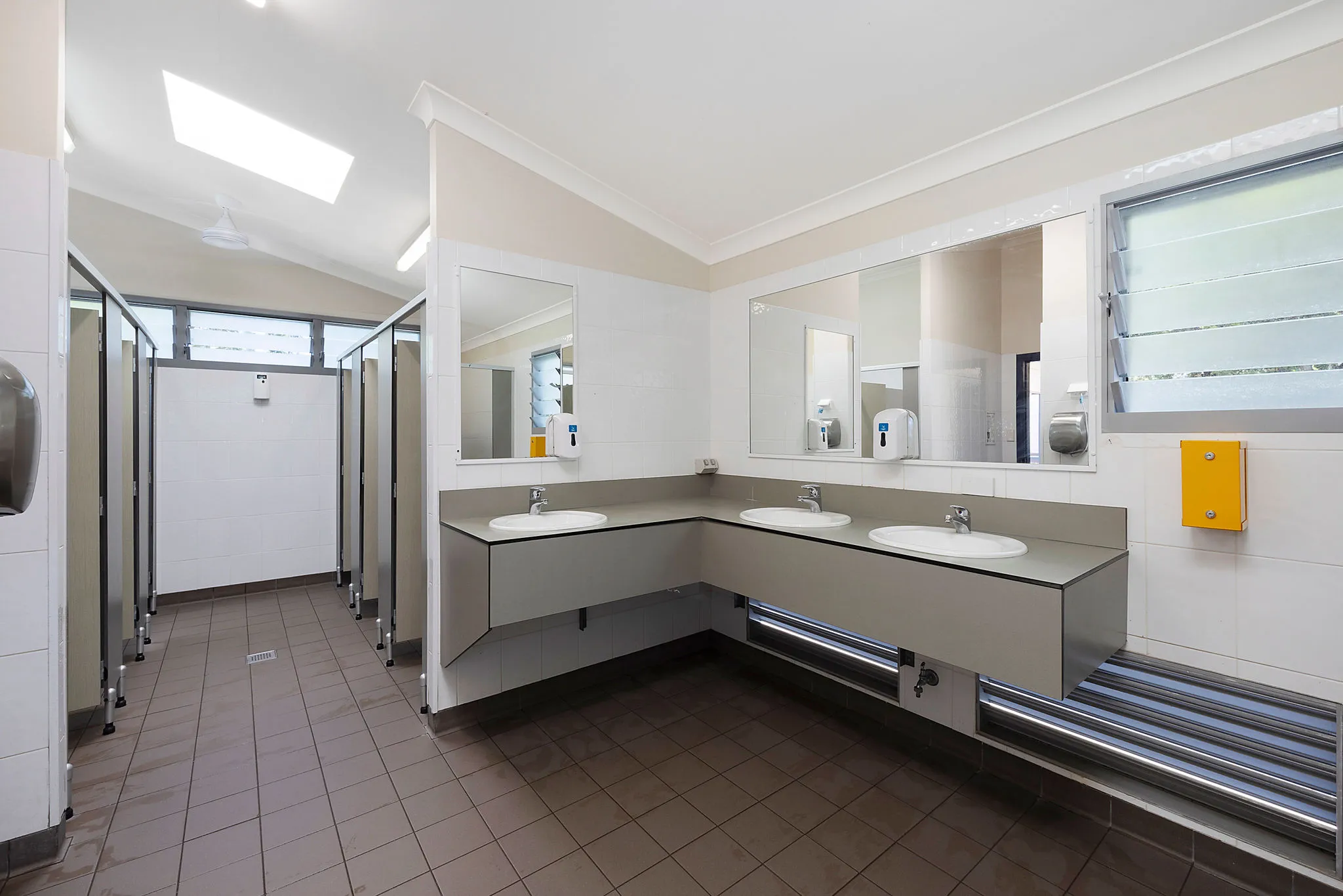 Brunswick Heads caravan park amenity block showers and basins 