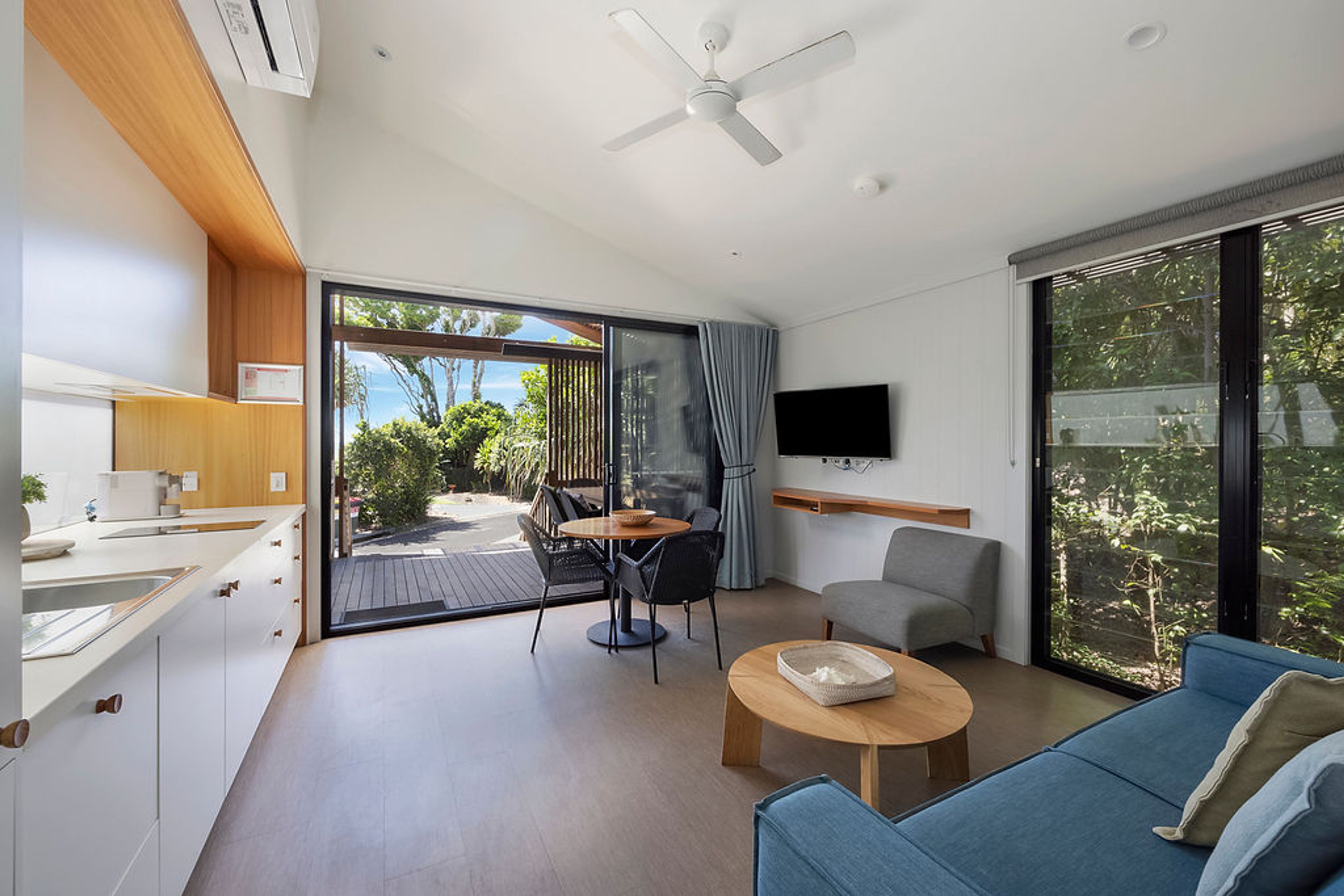 Byron Bay Premium Villa sleeps 5 - living room vie