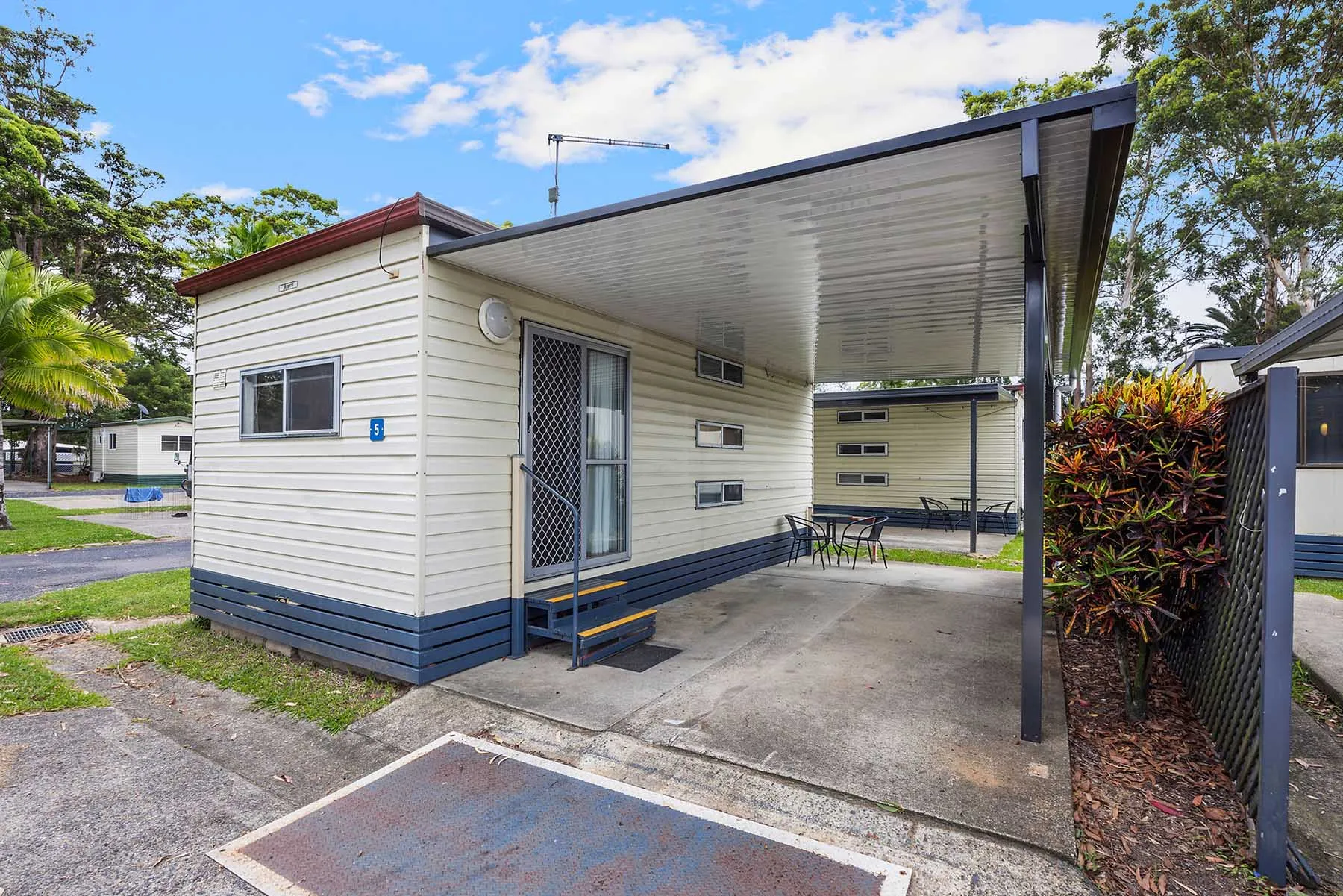 Coffs Harbour - Basic Cabin - Sleeps 3 - Dog Frien