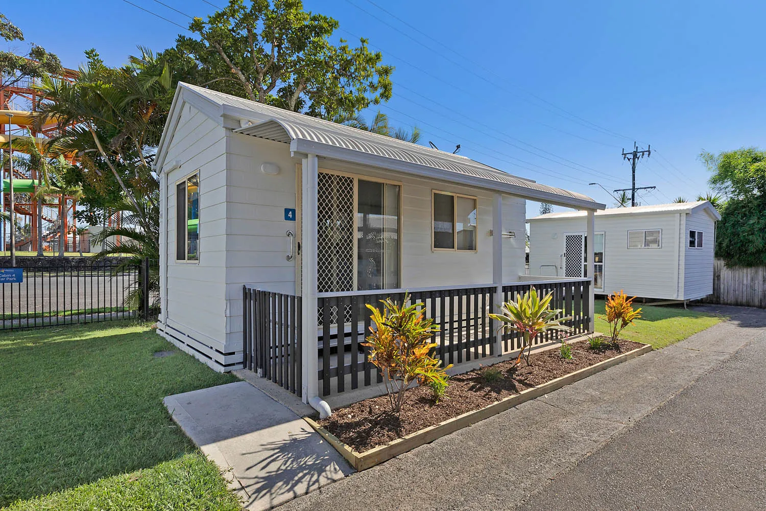 Ballina Standard Cabin - Sleeps 4 exterior - dog-f