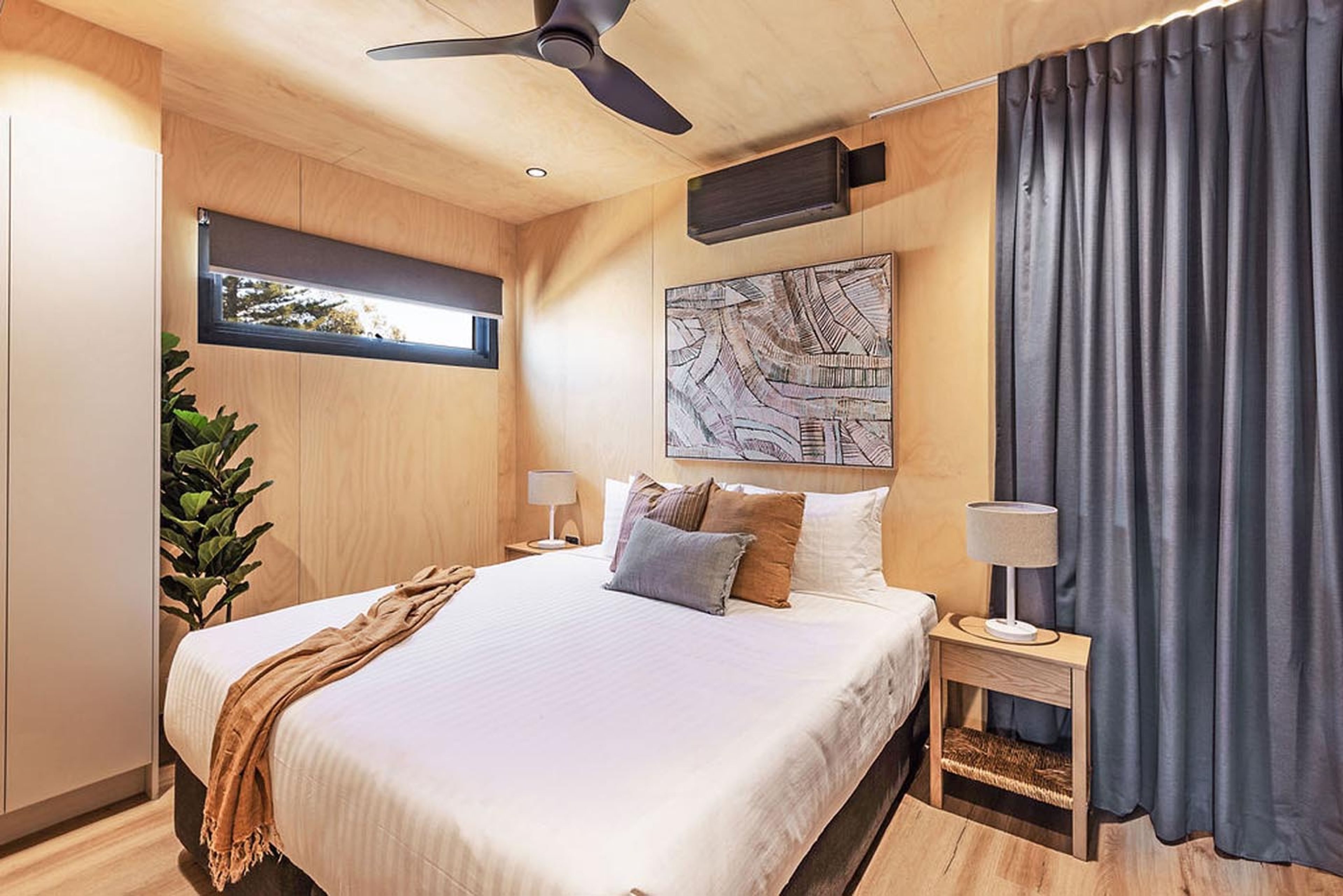 Hawks Nest Superior Villas - sleeps 4 - dog-friendly - master bedroom