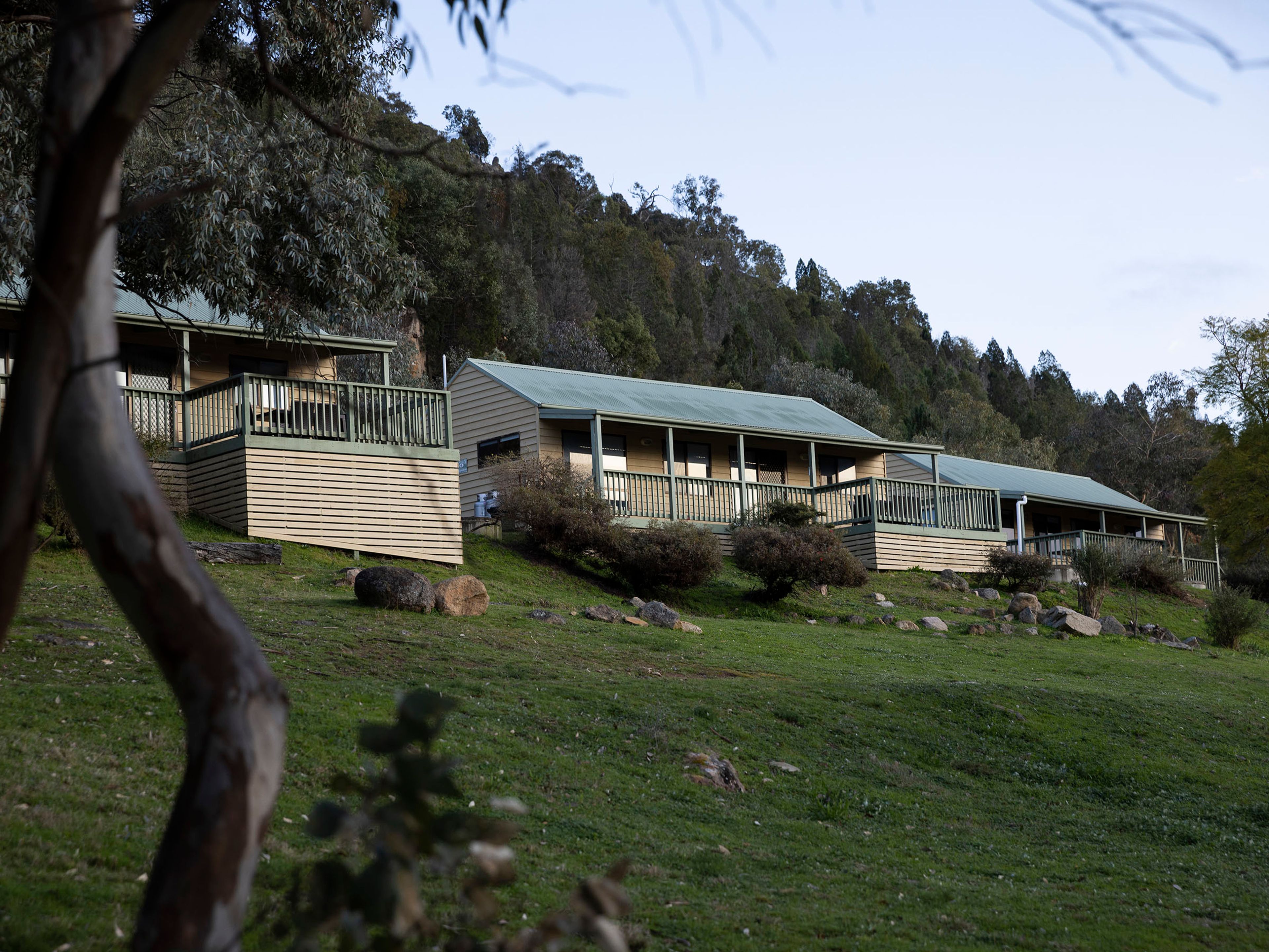 Reflections Wyangala Waters holiday and caravan park cabin accommodation options