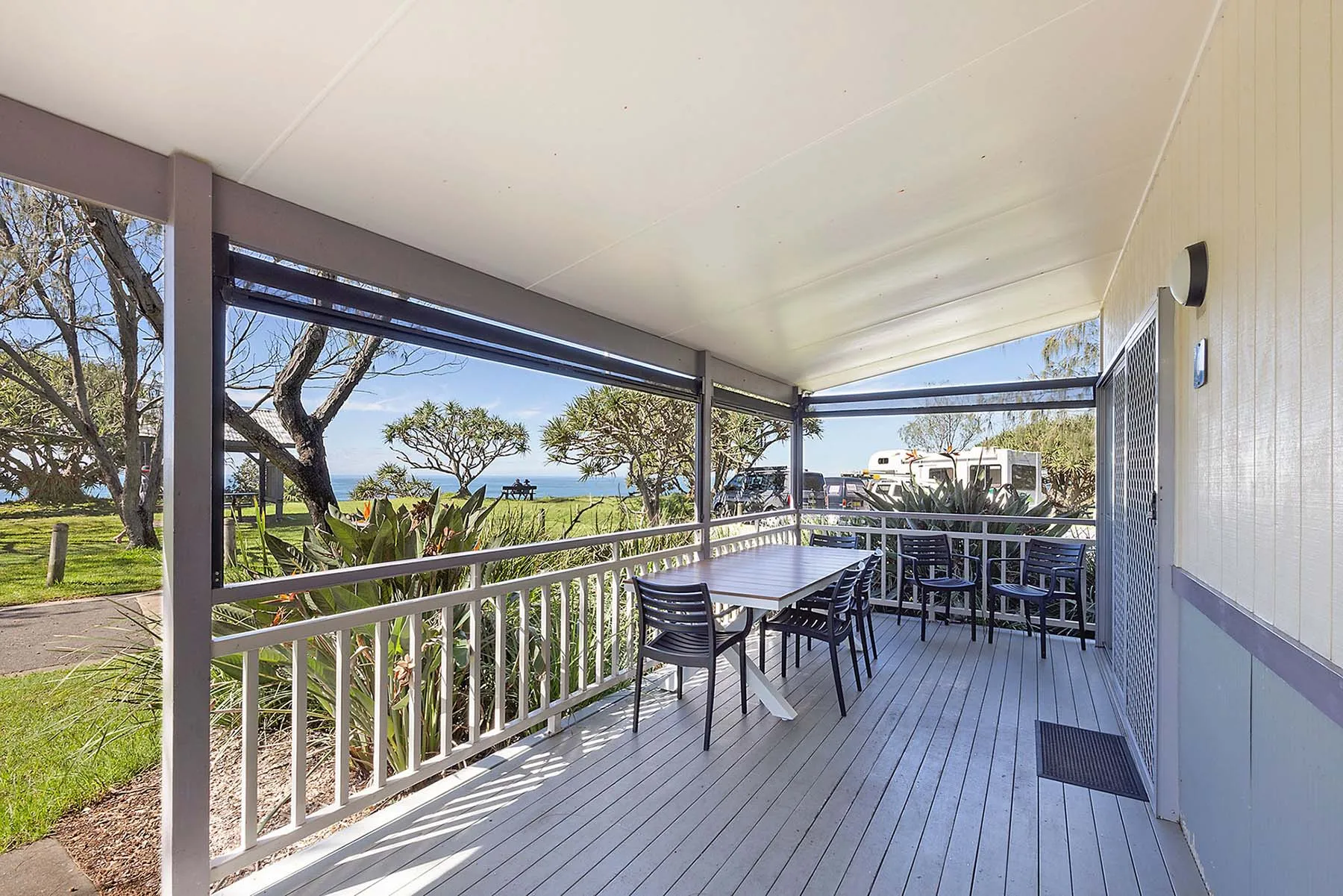 Corindi Beach Superior cabin - sleeps 5 verandah v