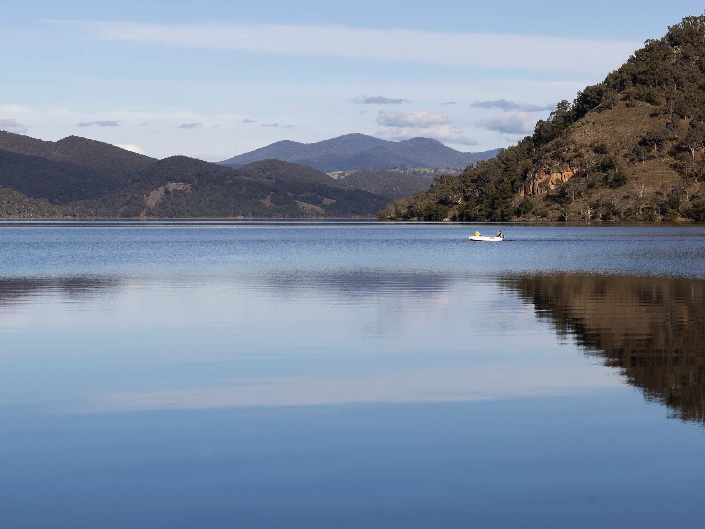 Reflections Holidays Burrinjuck Waters holiday & caravan park boating Murrumbidgee River