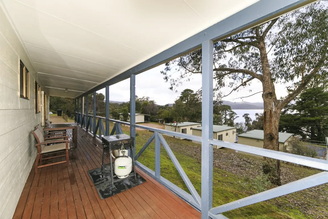 Burrinjuck Waters Standard Cabin - Sleeps 7 verand