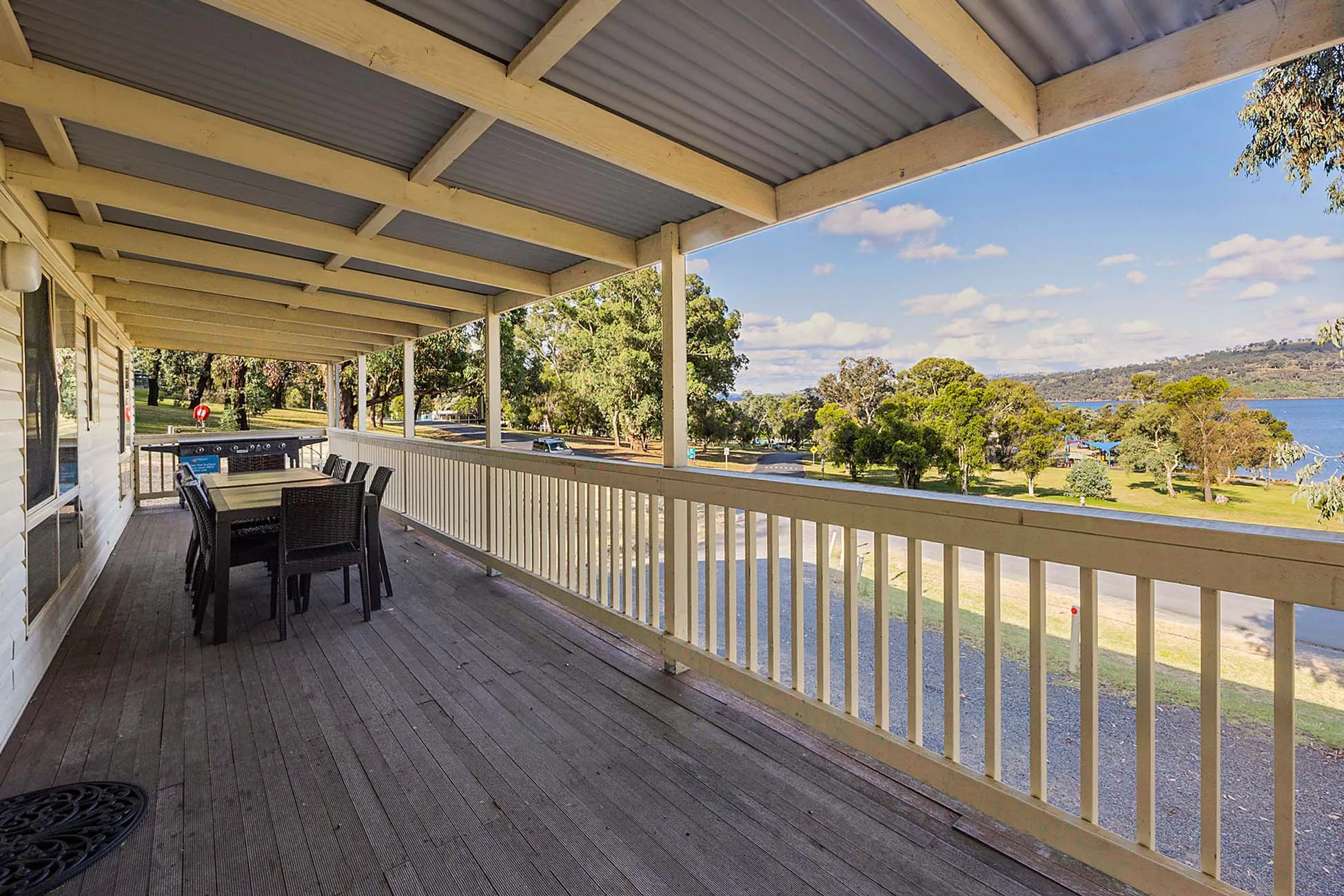 Wyangala Waters - Deluxe Cabin - Sleeps 8 - The Lo