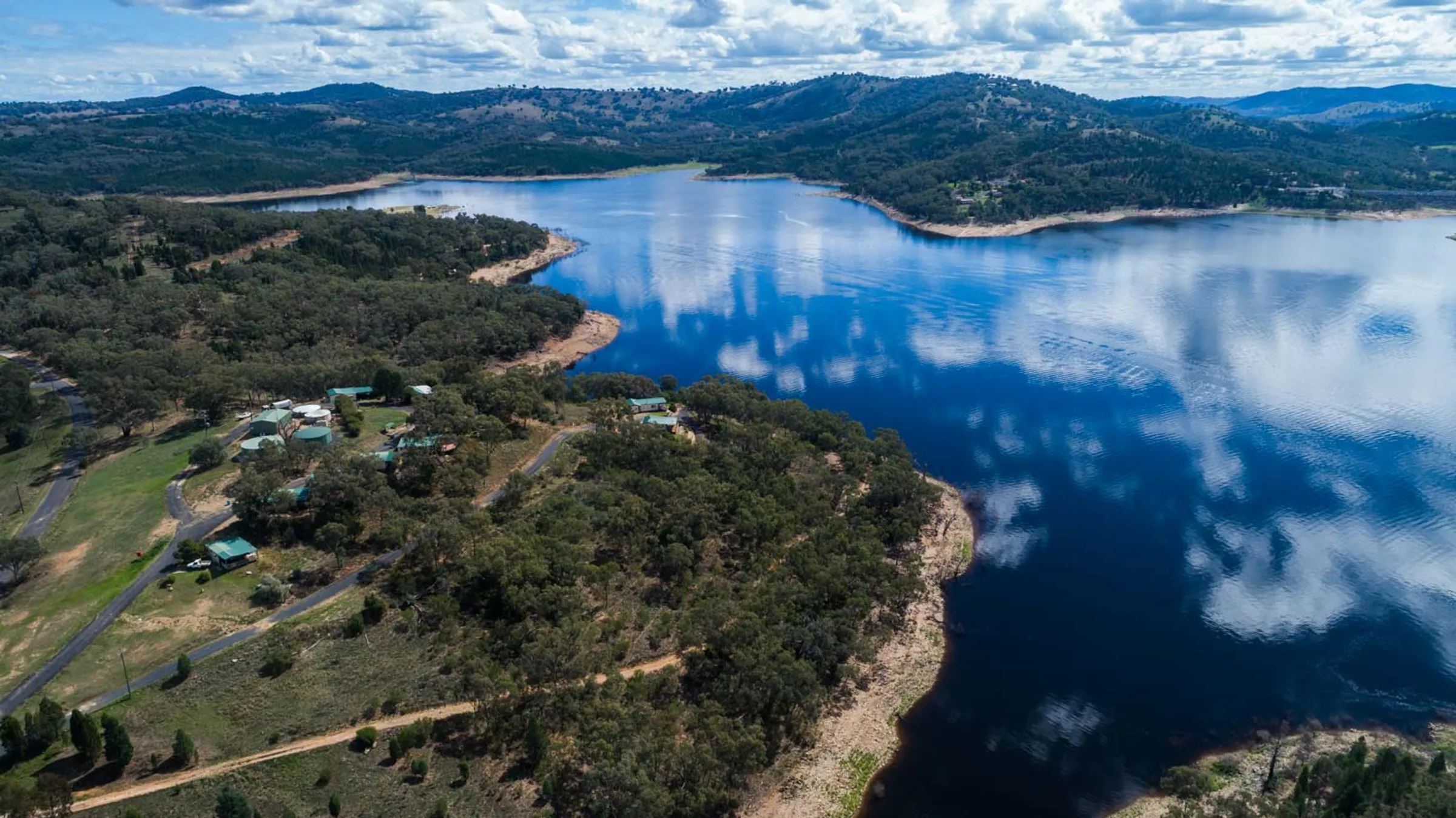 Lake Burrendong drone shot