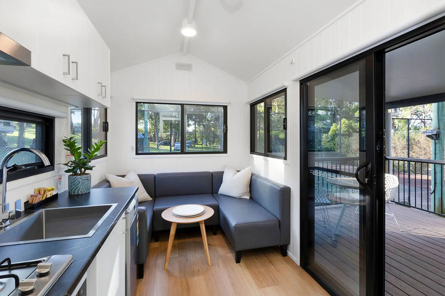 Moonee Beach - Premium Tiny Home - Sleeps 2 - Dog 