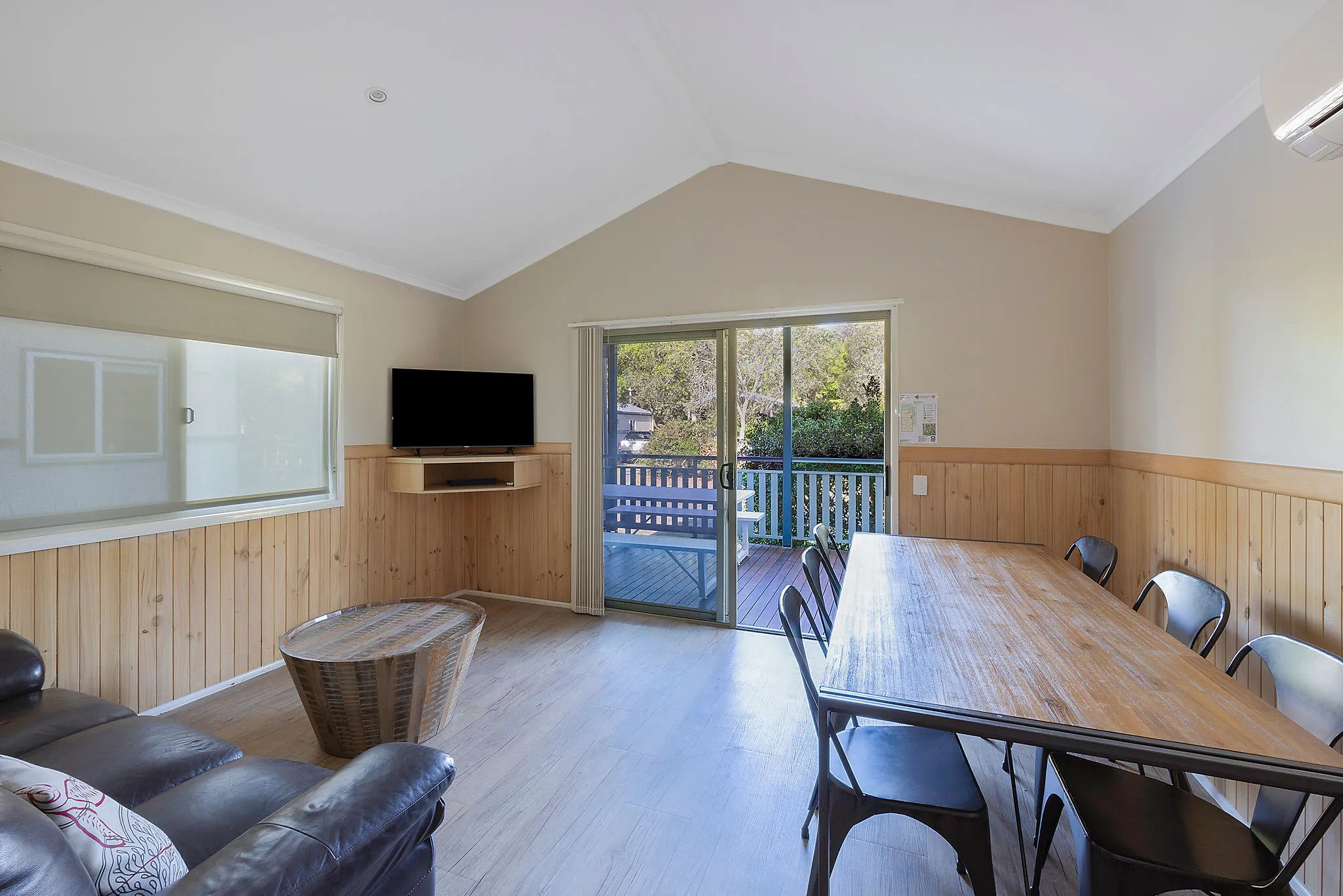 Mylestom - Deluxe Cabin - Sleeps 5 - Accessible - 