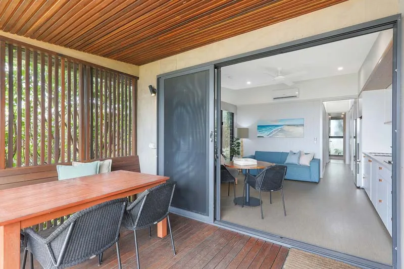 Shaws Bay - Premium Cabin - Sleeps 5 - Verandah