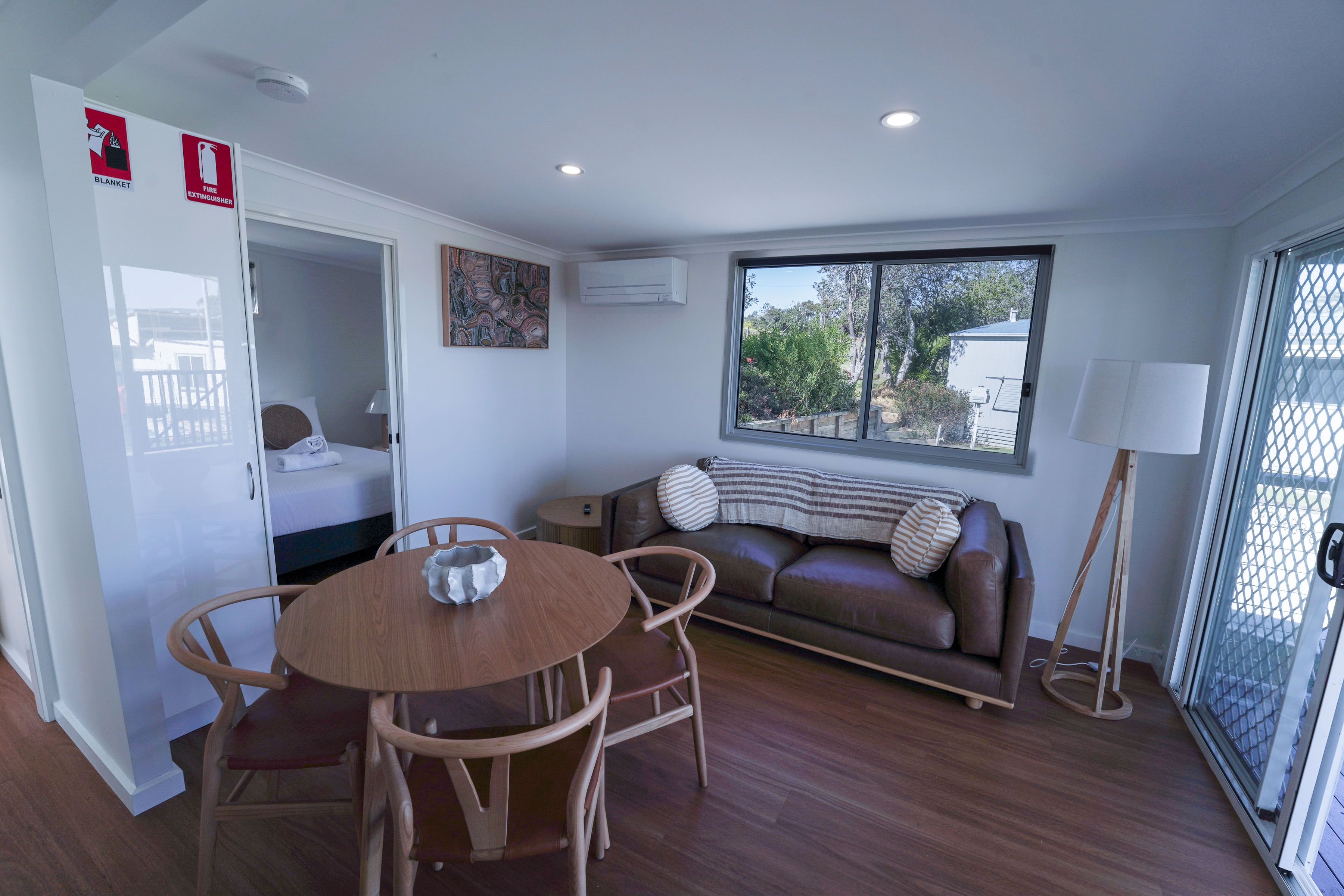 Bermagui Superior Cabin 4 - living dining