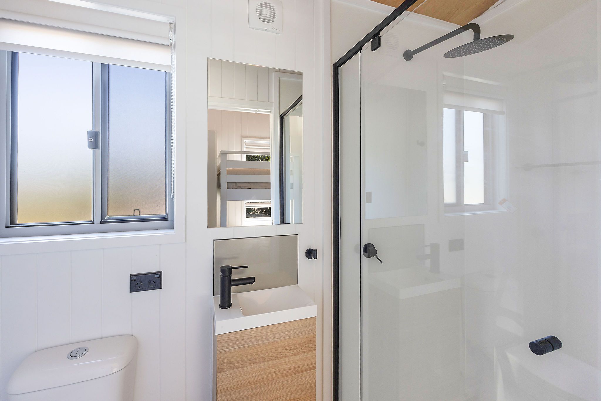 scotts head  - 4 person tiny home - bathroom