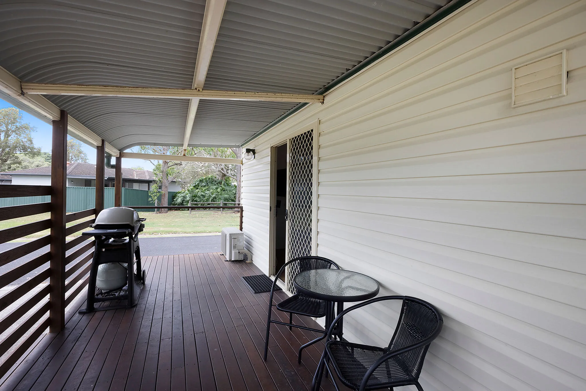 Evans Head - Deluxe Cabin - Sleeps 2 - Verandah