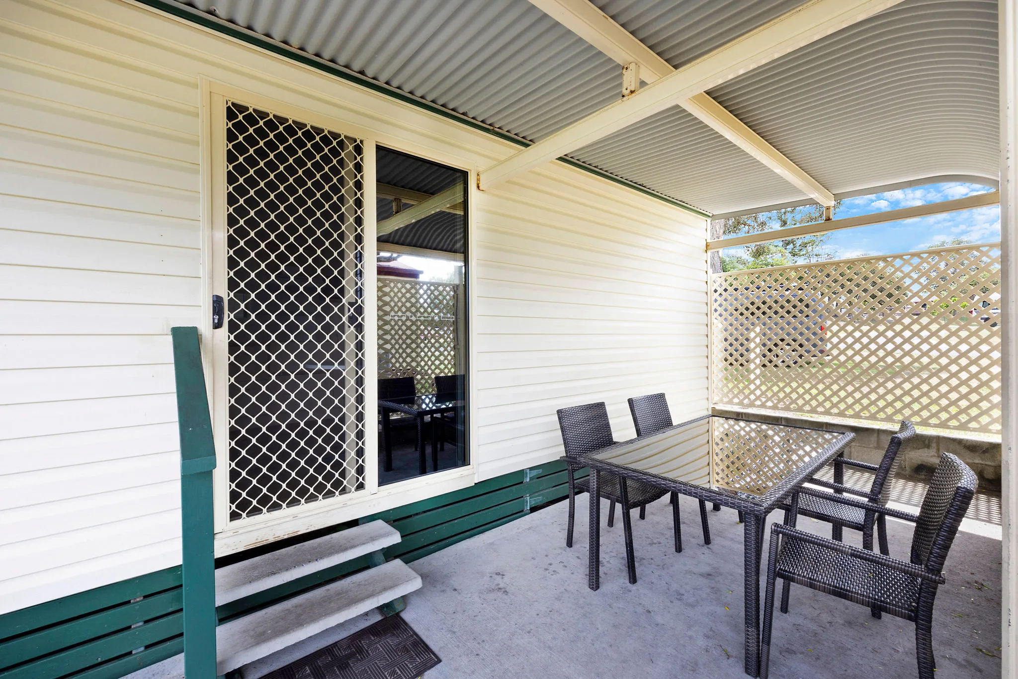 Evans Head - Economy Cabin - Sleeps 6 - Verandah