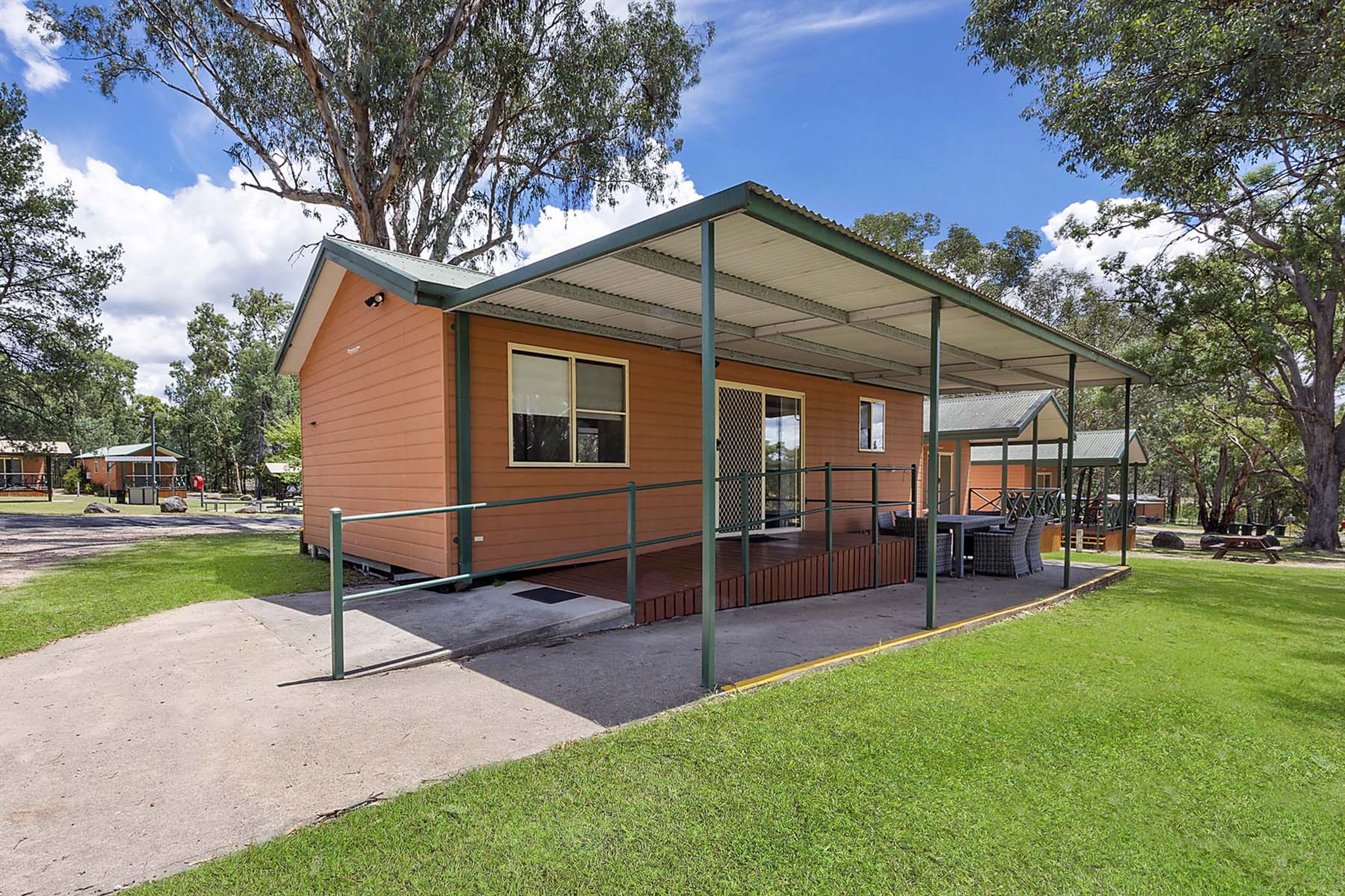 Copeton Waters - Deluxe Cabin Sleeps 6 - Accessibl