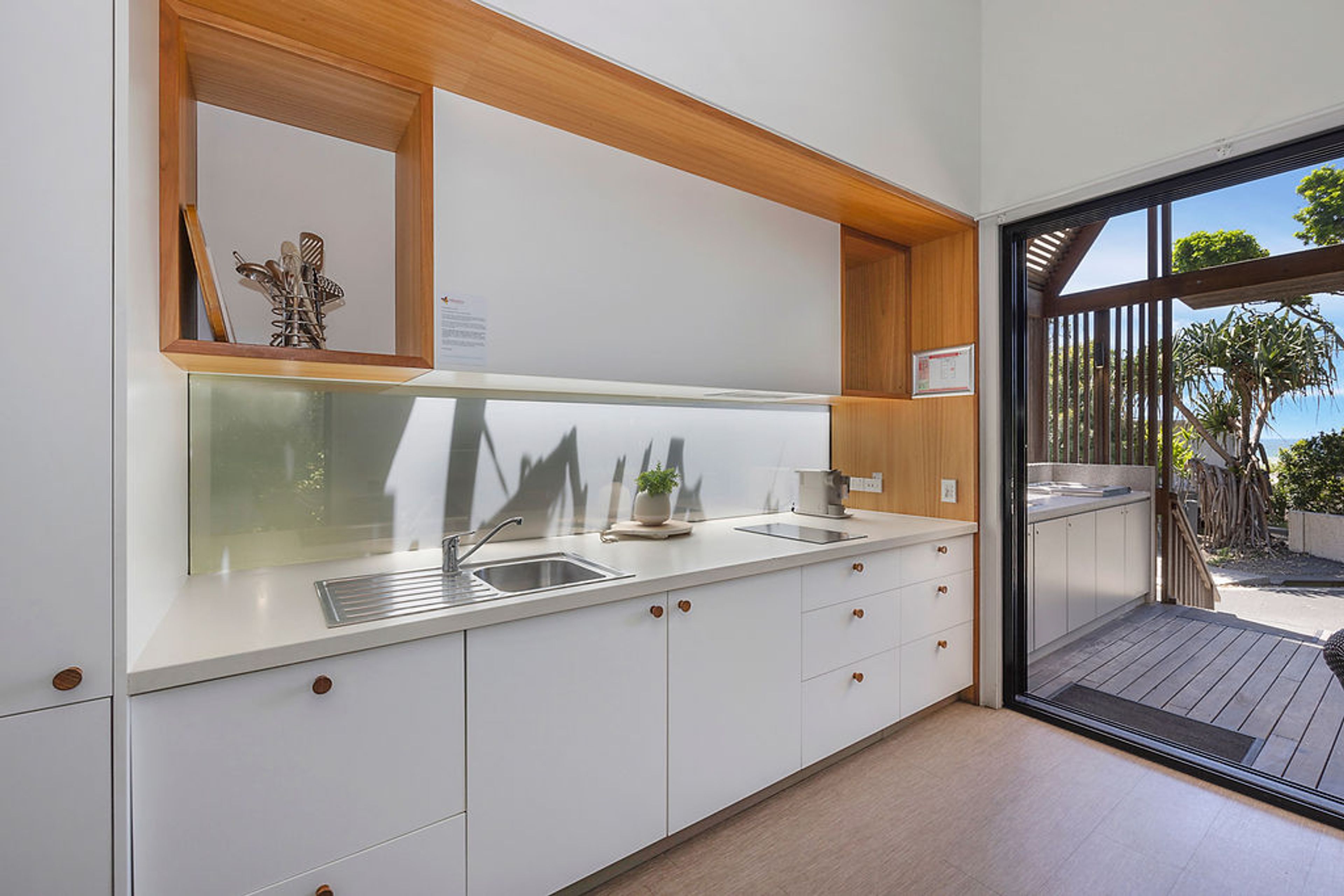 Byron Bay Premium Villa sleeps 5 - kitchen