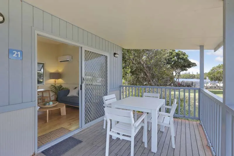 Lennox Head - Deluxe Cabin - Sleep 4 - Verandah