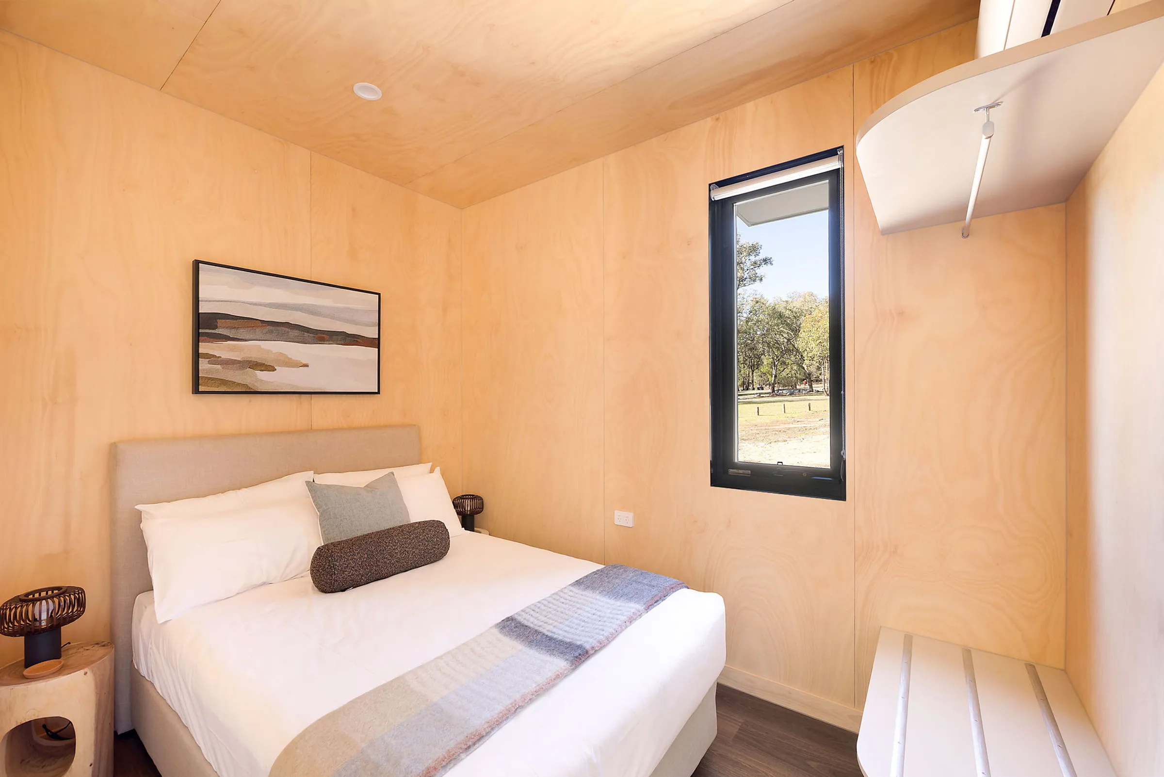 Copeton Waters superior cabin - master bedroom