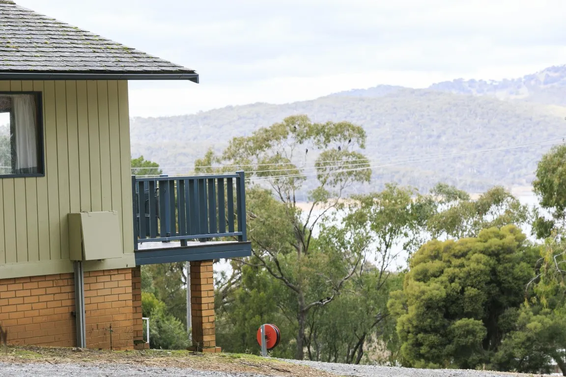 Burrinjuck Waters Deluxe Cabin - Sleeps 6 - views