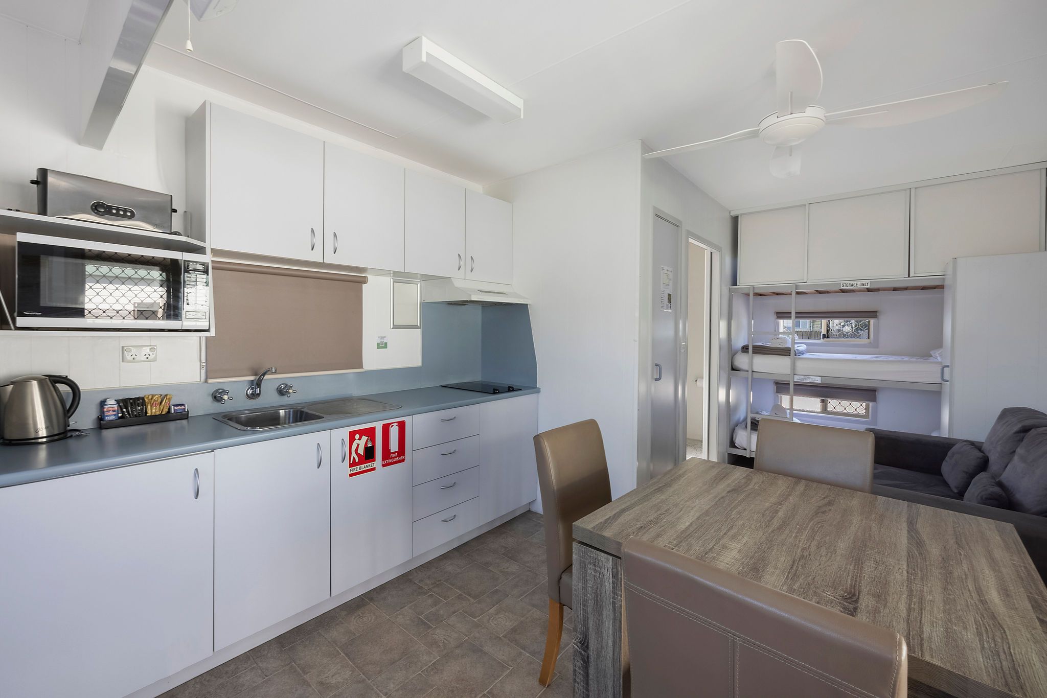 Forster Beach - Economy Cabin - Sleeps 4 - Kitchen