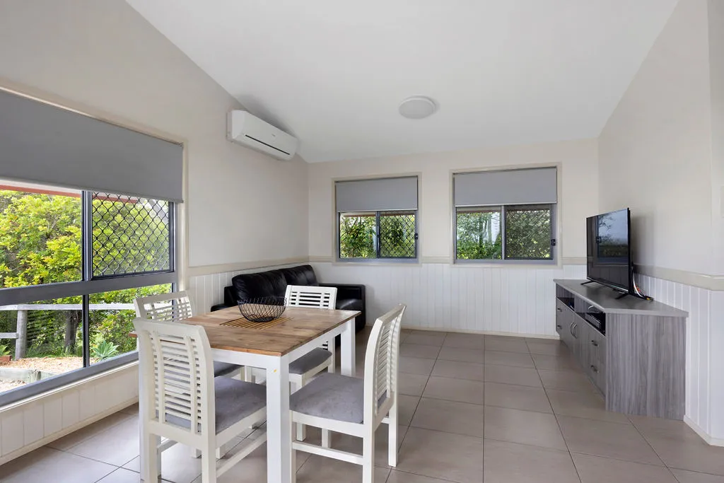 Nambucca Heads - Deluxe Cabin - Sleeps 5 Dog Frien