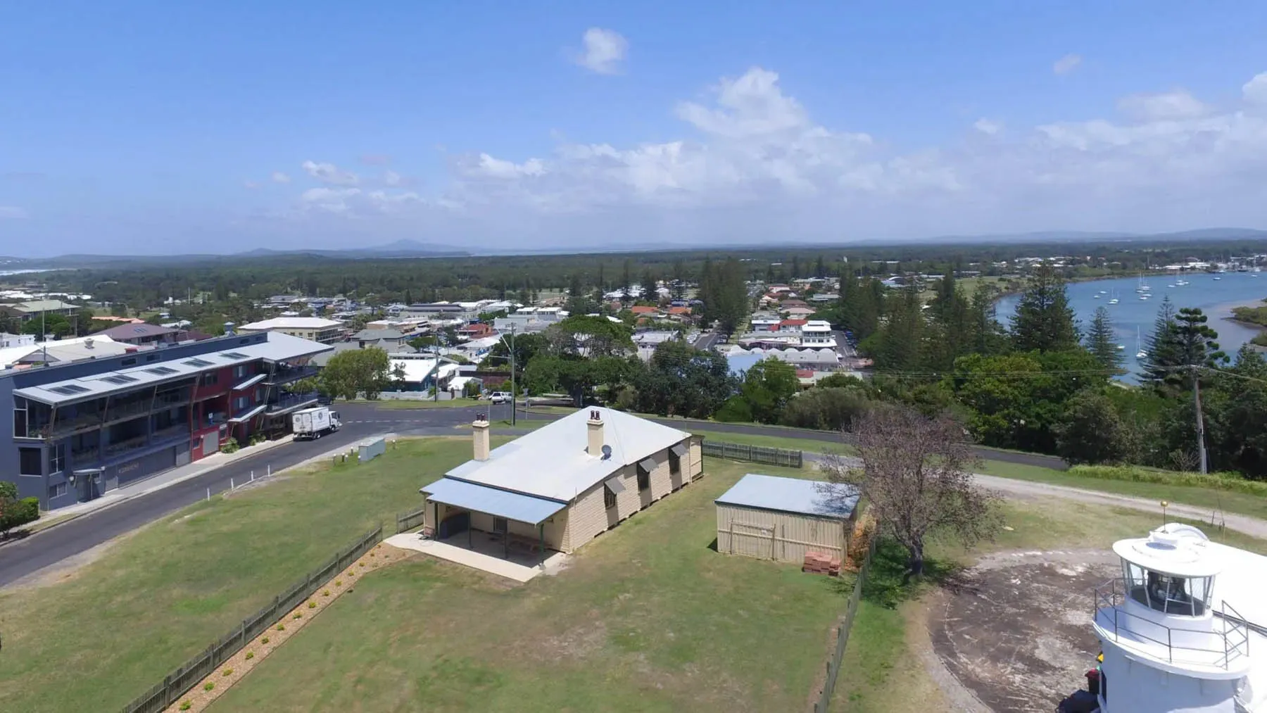 Yamba Lighthouse Cottages - Sleeps 10 - Dog Friend