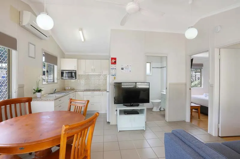 Tuncurry - Deluxe Cabin - Sleeps 5 - Kitchen