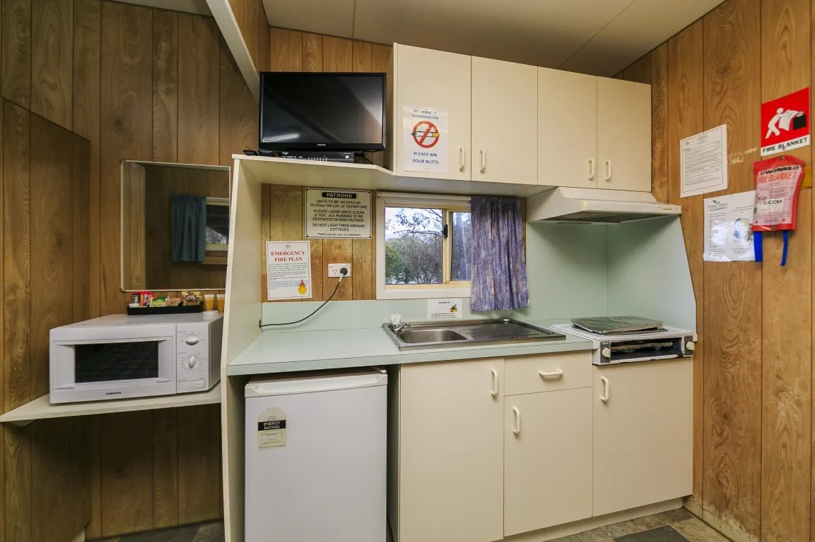 Burrinjuck Waters Economy Cabin - Sleeps 6 - kitch