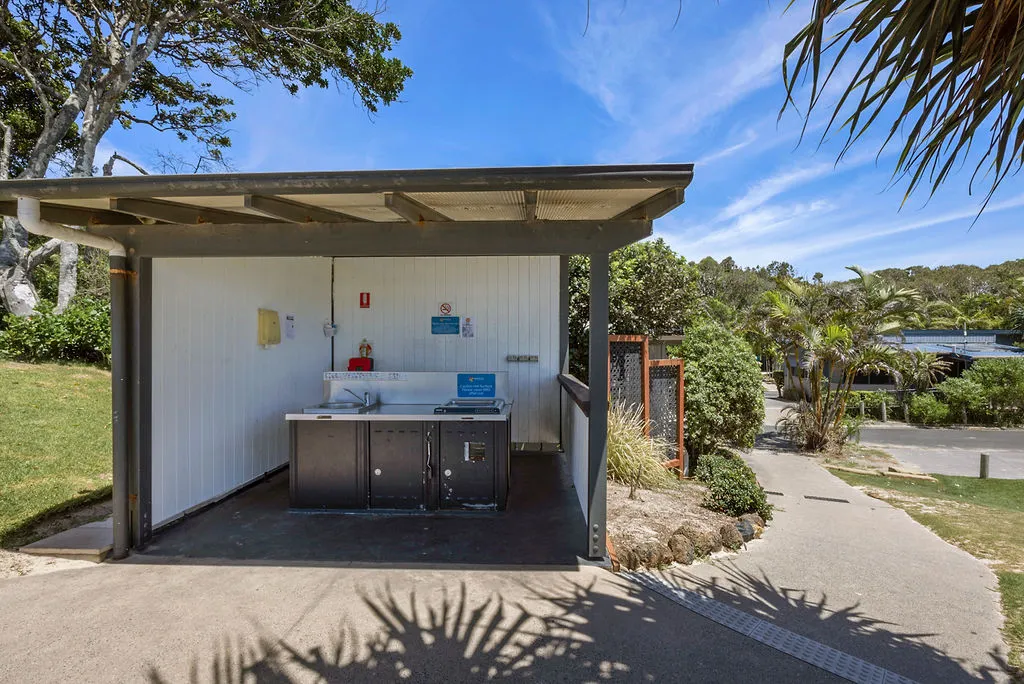 Reflections Byron Bay undercover BBQ area located at communal viewing area with views of Clarkes Beach 