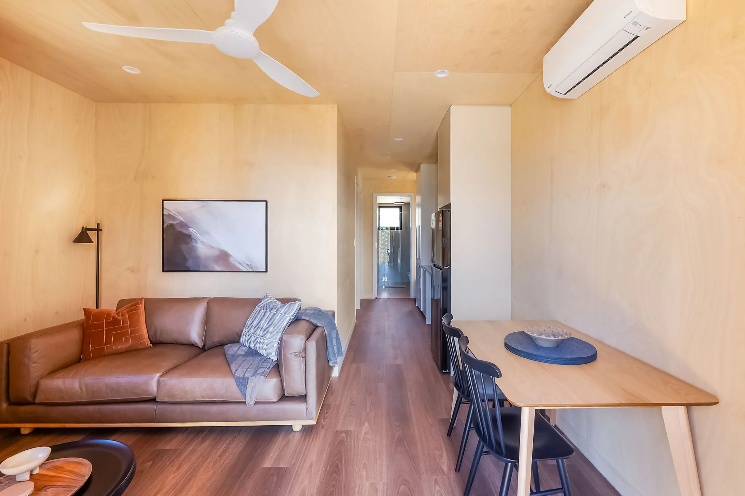 Copeton Waters superior cabins - living dining