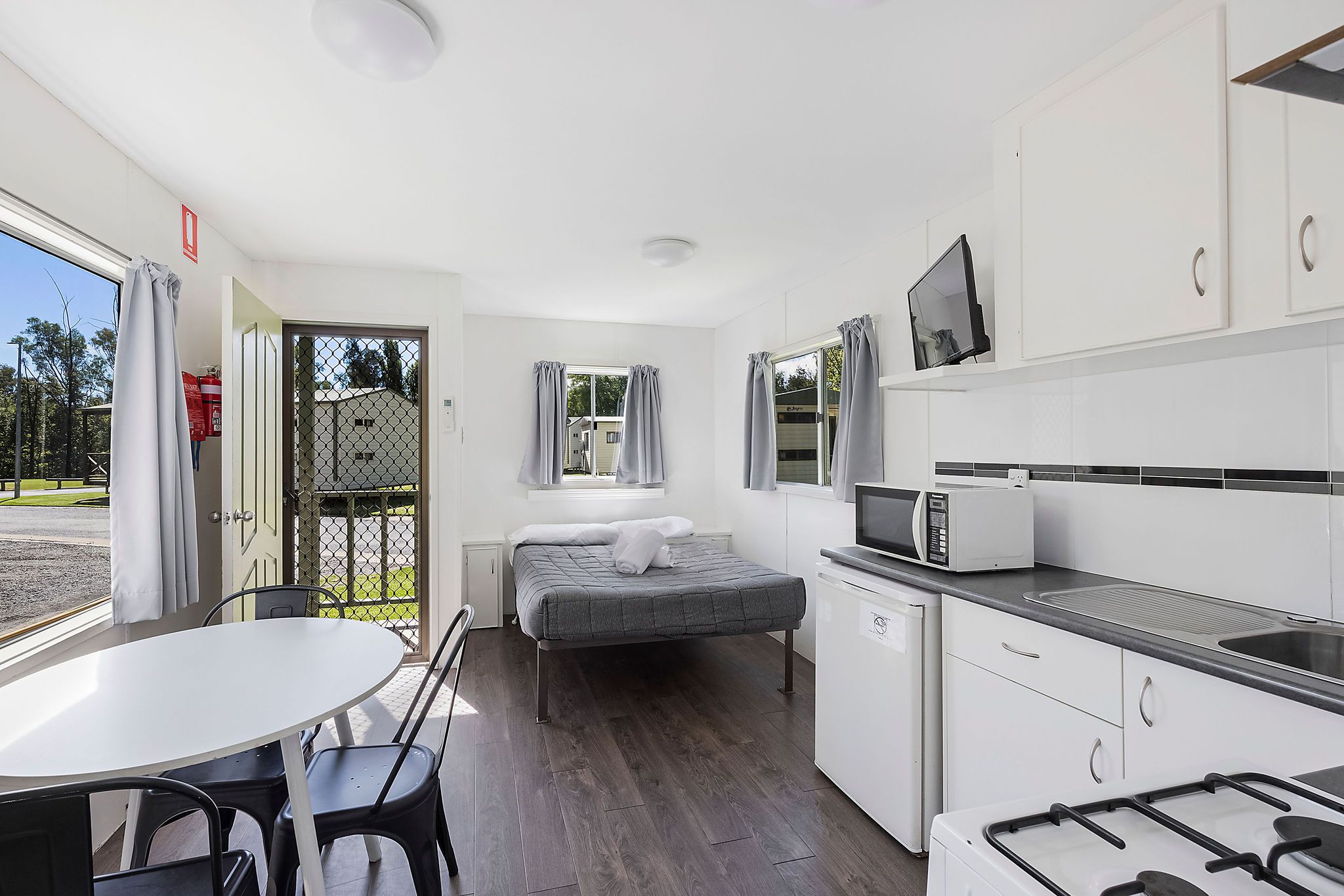 Tumut - Economy Cabin - Sleeps 4 - open plan