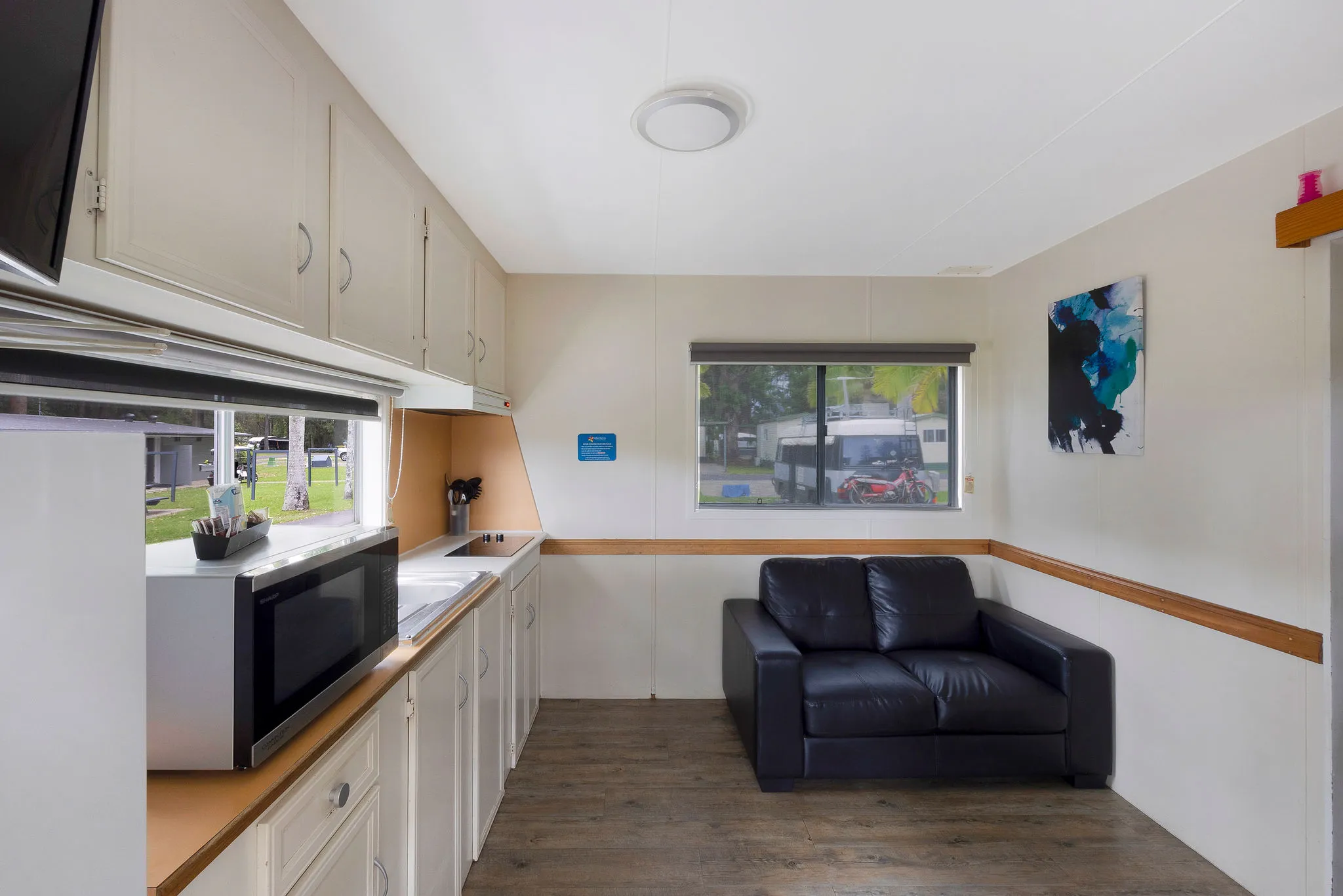 Coffs Harbour - Basic Cabin - Sleeps 3 - Dog Frien