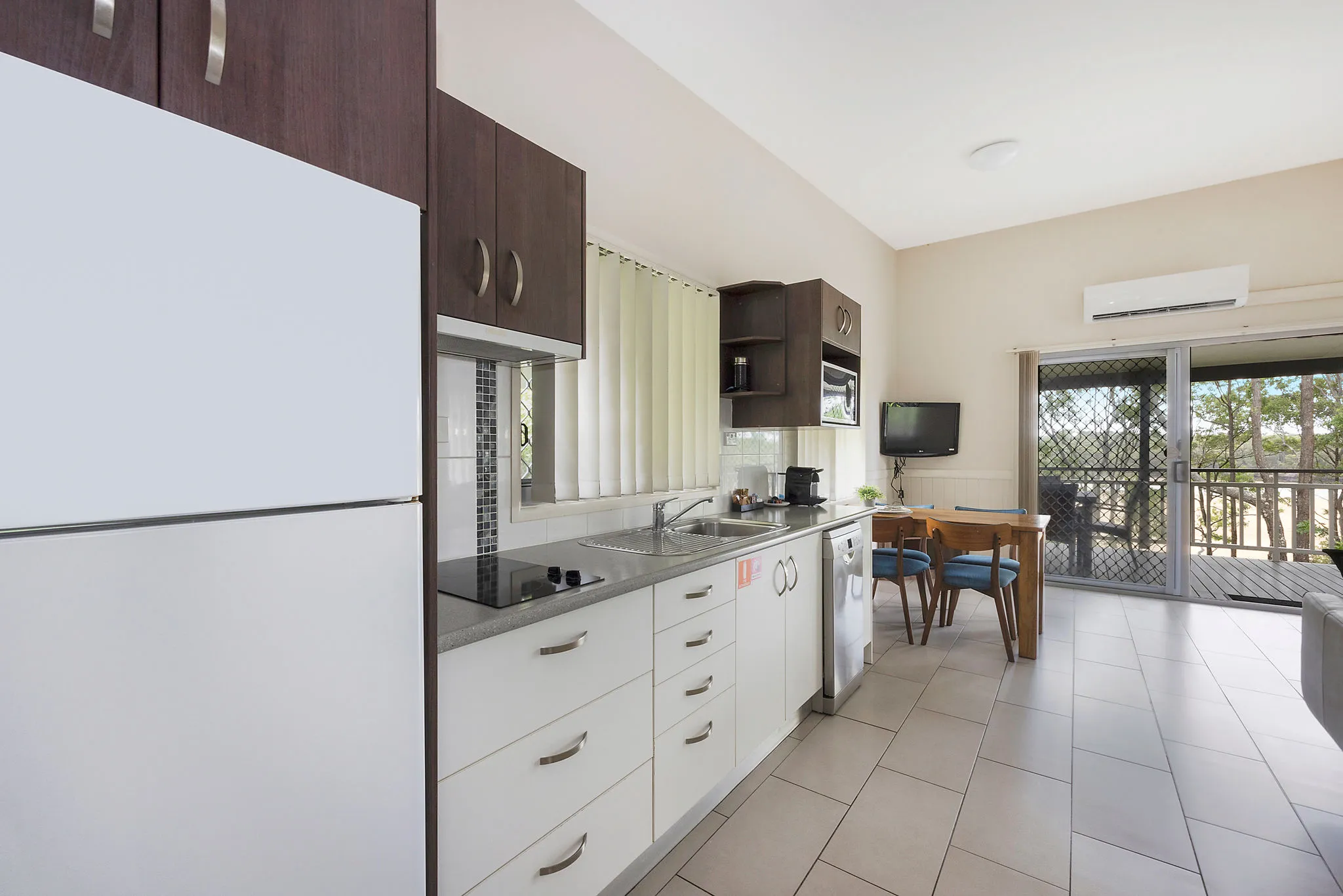 Moonee Beach - Premium Cabin - Sleeps 4 - Dog Frie