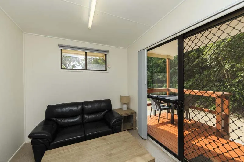 Nambucca Heads - Economy Cabin - Sleeps 2 - Living